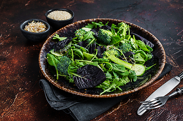 포토 JPG 해외이미지 접시 음식 백그라운드 잎 다이어트 채소 재료 탁자 오이 건강 사람없음 목재 초록색 주방 검은색 식사 저녁식사 봄 샐러드 흰색 신선 사발 혼합 상추 먹기 허브 유기농 날것 레시피 시금치 아보카도 내추럴 점심식사 루꼴라 섞기 영양분 채식주의자 로메인상추 비건 해외포토 나무 식물 식기 웰빙 계절 컬러 가구 과일 모션 사기그릇 채식 파일형식 이미지허브