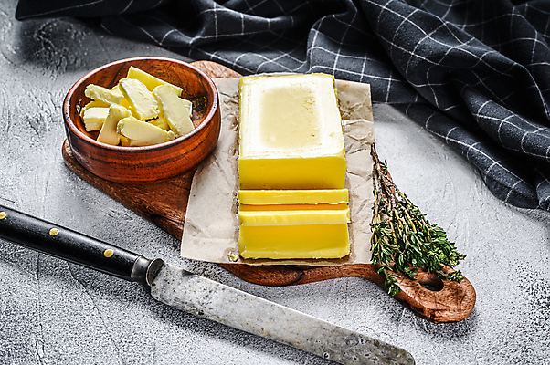 포토 JPG 해외이미지 식재료 실내 사람없음 나이프 자르기 허브 흰배경 버터 나무도마 해외포토 식물 식기 백그라운드 모션 도마 내부 목재 흰색 칼 파일형식 이미지허브