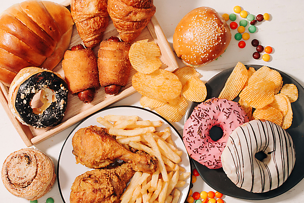 포토 JPG 해외이미지 패스트푸드 실내 사탕 사람없음 치킨 감자튀김 도넛 인스턴트 가득함 흰배경 머핀 감자칩 소세지빵 해외포토 음식 빵 백그라운드 디저트 감자 내부 과자 튀김 흰색 칩_음식 닭고기요리 파일형식 이미지허브