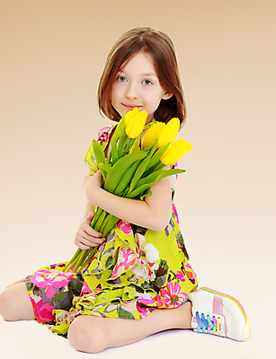 포토 JPG 해외이미지 1 라이프스타일 드레스 여자 꽃 행복 어린이 분홍색 꽃다발 백그라운드 꽃무늬 자연 엄마 광고판 발렌타인데이 선물 한명 미소 사람 여름 뷰티 노란색 봄 튤립 흰색 잡기 걸음마 해외포토 식물 옷 계절 감정 컬러 무늬 가족 모션 데이이벤트 알림판 표정 생활 생태계 판 파일형식 이미지허브