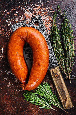 포토 JPG 해외이미지 실내 사람없음 소시지 식칼 로즈메리 백리향 갈색배경 해외포토 백그라운드 주방용품 내부 갈색 가공식품 허브 파일형식 이미지허브