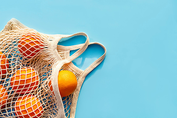 포토 JPG 해외이미지 오렌지 실내 사람없음 하이앵글 자연보호 그린캠페인 에코 친환경 담기 파란배경 친환경제품 제로웨이스트 네트백 해외포토 캠페인 뷰포인트 백그라운드 가방 과일 모션 자연 내부 파란색 환경 보호 사회이슈 파일형식 이미지허브