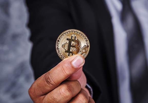 포토 JPG 해외이미지 1 손 백그라운드 돈 인터넷 신체 비즈니스 부분 성공 사람 정장 사람없음 금융 경제 노란색 금속 디지털 동전 회색 잡기 비즈니스맨 시장 황금 암호 은색 심볼 투자 상업 전자 청동 보여주기 온라인 토막 전자상거래 가상 해외포토 옷 남자 컬러 컨셉 모션 재질 신체부위 직장인 재산 파일형식 이미지허브