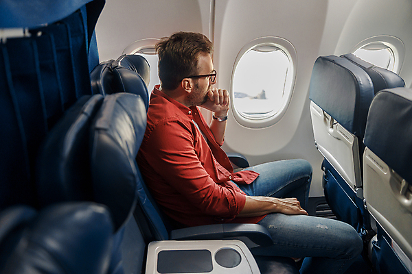 포토 JPG 해외이미지 백인 응시 남자 중년 여행 생각 창문 비행기 실내 한명 앉기 상반신 옆모습 여행객 비즈니스맨 비행기내부 중년남자한명만 해외포토 서양인 1 시선 뷰포인트 비즈니스 항공교통 모션 대중교통 사람 성인 내부 직장인 남자한명만 중년남자만 파일형식 이미지허브