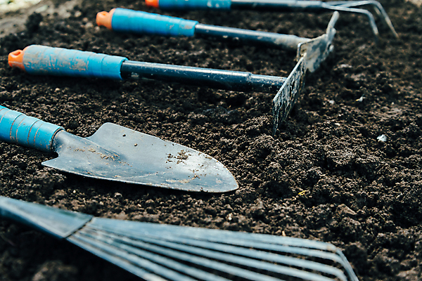 포토 JPG 해외이미지 포크 농업 손잡이 취미 사람없음 야외 목재 농장 금속 정원 검은색 흙 봄 장비 공구 그룹 정상 모종삽 삽 오브젝트 국자 원예 먼지 갈퀴 땅바닥 땅파기 심기 옛날 집게발 철강 파종 하드웨어 세련 해외포토 나무 식기 계절 산업 컬러 재료 모션 재질 주방용품 바닥 컴퓨터 농사 도구 파일형식 이미지허브