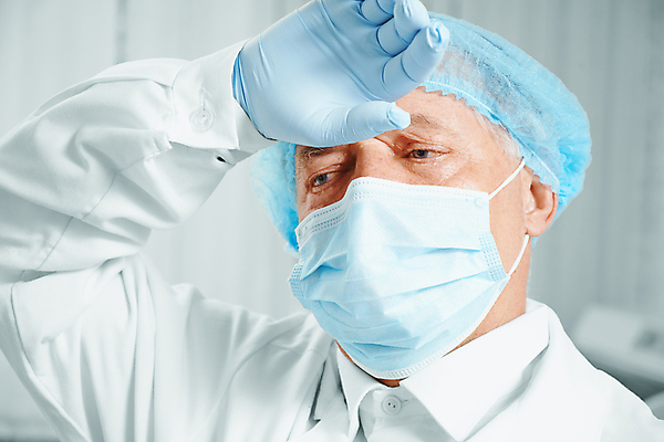 포토 JPG 해외이미지 백인 직업 1 남자 얼굴 유니폼 노동자 스트레스 병원 피곤 가면 한명 사람 성인 약 교수 방 의사 수술 보호 직원 외과 옛날 인원 캡모자 해외포토 서양인 모자_잡화 옷 컨셉 의학 신체부위 치료 교사 의료진 파일형식 이미지허브