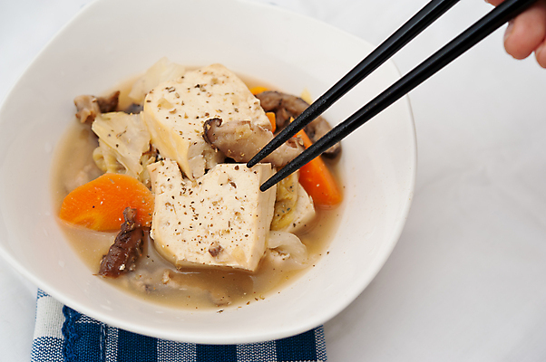 포토 JPG 해외이미지 접시 손 아시아 음식 채소 재료 젓가락 콩 건강 요리 동양인 사람없음 식사 중국 흰색 선택 맛 먹기 허브 향신료 매움 두부 채식주의자 맛있는 해외포토 식물 식기 나라 컬러 컨셉 모션 곡류 수저 인종 신체부위 채식 향미료 파일형식 이미지허브