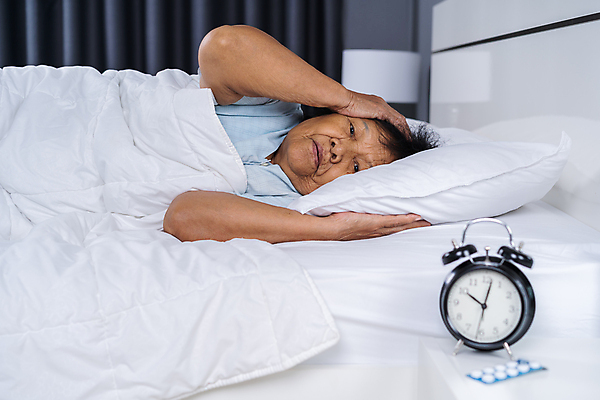 포토 JPG 해외이미지 여자 시계 컨셉 태국 스트레스 주택 건강 피곤 한명 사람 동양인 침실 고통 슬픔 침대 시간 잠 질병 야간 걱정 두통 공포 문제 거짓말 돌봄 불면증 옛날 우울증 해외포토 자연요소 1 감정 아시아 가구 의학 모션 인종 건물 파일형식 이미지허브