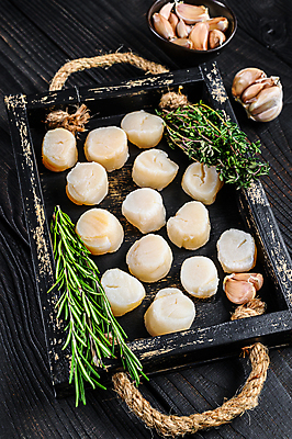 포토 JPG 해외이미지 검은배경 실내 마늘 사람없음 해물요리 나무상자 허브 해산물 가리비 관자 해외포토 식물 음식 백그라운드 채소 조개 내부 상자 검은색 파일형식 이미지허브