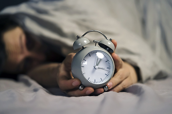 포토 JPG 해외이미지 시계 베개 아침 휴식 설계 악수 스트레스 실내 피곤 관리 한명 사람 소년 사무실 우주 침실 시험 침대 잡기 시간 잠 온도계 야간 극장 아래 손목시계 뇌 공포 업무과다 거짓말 경보 마감 분 블러 카운트다운 브레인스토밍 해외포토 주간 자연요소 1 교육 남자 어린이 가구 컨셉 비즈니스 장신구 침구 모션 손짓 내부 업무 방향 위치 파일형식 이미지허브