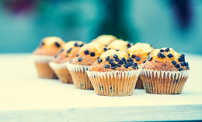 포토 JPG 해외이미지 음식 백그라운드 탁자 디저트 요리 사람없음 노란색 쌓기 케이크 초콜릿 물방울 대접 신선 뜨거움 달콤 맛 아침식사 컵케이크 밀 굽기 먹기 아로마 머핀 페스츄리 핸드메이드 많음 솔깃 맛있는 해외포토 빵 컬러 가구 컨셉 모션 곡류 식사 구이 파일형식 이미지허브