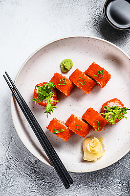 포토 JPG 해외이미지 접시 젓가락 실내 사람없음 해물요리 해산물 흰배경 간장 캘리포니아롤 해외포토 식기 음식 백그라운드 수저 내부 초밥 흰색 양념 파일형식 이미지허브