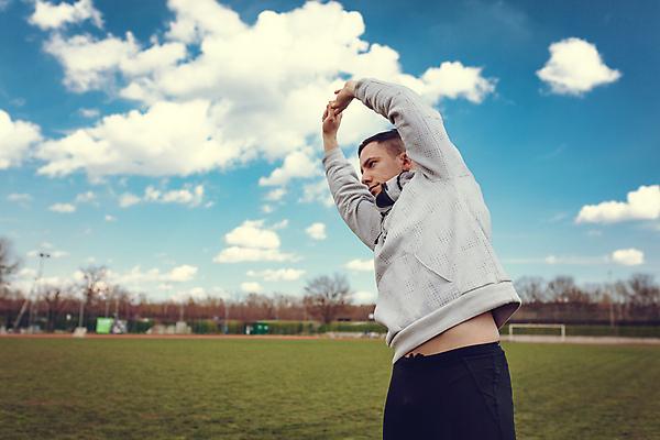 포토 JPG 해외이미지 라이프스타일 스포츠 자연 하늘 아침 근육 건강 한명 가로 초록색 운동복 운동 스트레칭 경기장 연습 카피스페이스 자극 해외포토 주간 1 옷 컬러 스포츠시설 사람 생활 공백 생태계 파일형식 이미지허브