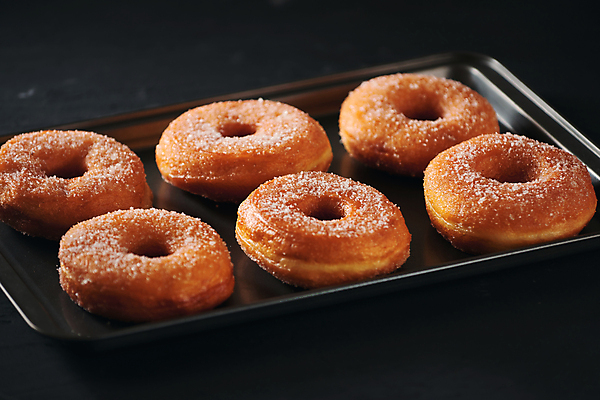 포토 JPG 해외이미지 검은배경 쟁반 실내 사람없음 도넛 달콤 설탕 해외포토 백그라운드 디저트 내부 검은색 맛 파일형식 이미지허브