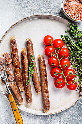 포토 JPG 해외이미지 방울토마토 실내 사람없음 하이앵글 소시지 흰배경 백리향 소시지구이 해외포토 뷰포인트 백그라운드 토마토 내부 흰색 가공식품 구이 파일형식 이미지허브
