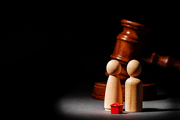 포토 JPG 해외이미지 검은배경 실내 사람없음 미니어처 말_게임 오브젝트 법 의사봉 건축모형 이혼 해외포토 백그라운드 내부 모형 검은색 게임 파일형식 이미지허브