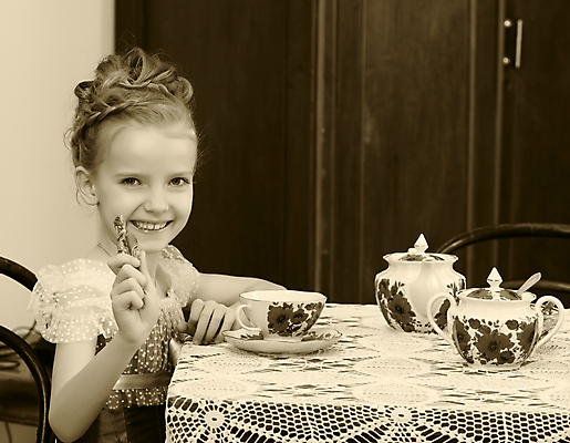 포토 JPG 해외이미지 백인 라이프스타일 드레스 여자 행복 얼굴 음료 어린이 음식 주택 한명 사람 컵 파티 검은색 낭만 머그컵 수확 마시기 흰색 아기 클래식 달콤 작음 복고 빅토리아 옛날 해외포토 서양인 1 식기 옷 감정 컬러 컨셉 농업 모션 이벤트 건물 생활 신체부위 맛 크기 파일형식 이미지허브