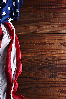 포토 JPG 해외이미지 별 탁자 휴가 사람없음 목재 가로 빨간색 파란색 갈색 미국 어둠 줄무늬 흰색 깃발 4 머리위 애국심 7월 카피스페이스 해외포토 자연요소 나무 컬러 가구 북아메리카 무늬 재료 숫자 공백 날짜 파일형식 이미지허브
