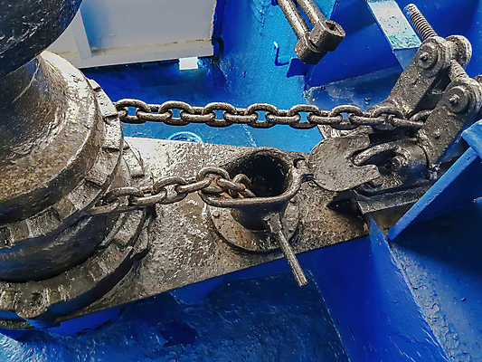 포토 JPG 해외이미지 산업 바다 여행 백그라운드 요트 교통시설 항해 사람없음 파란색 금속 힘 기계 장비 흰색 보트 닫기 갑판 철 부식 함선 리프트 닻 기어 그런지 기르기 리프팅 옛날 철강 해외포토 컬러 교통 배_교통 모션 재질 시설 돌봄 파일형식 이미지허브