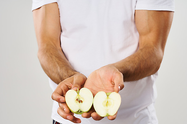 포토 JPG 해외이미지 남자 과일 단면 실내 한명 들기 상반신 성인 앞모습 사과 흰배경 청사과 보여주기 성인남자한명만 해외포토 1 뷰포인트 백그라운드 모션 사람 내부 흰색 남자한명만 성인남자만 파일형식 이미지허브