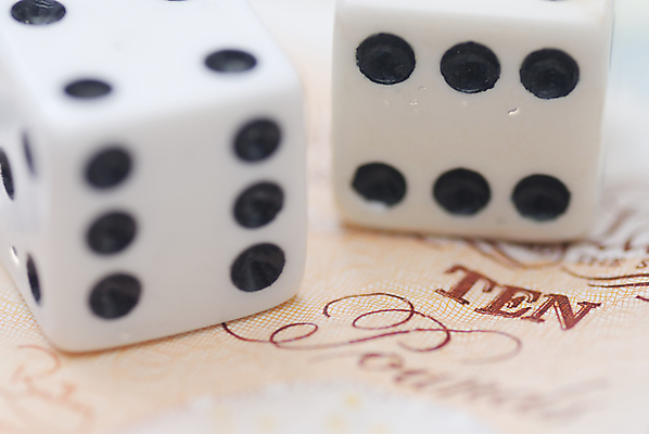 포토 JPG 해외이미지 백그라운드 지폐 돈 비즈니스 영국 사람없음 금융 경제 쪽지 저축 게임 10 절약 행운 재산 도박 카지노 주사위 5 이익 파운드 수입 비용 해외포토 유럽 컨셉 놀이 숫자 파일형식 이미지허브