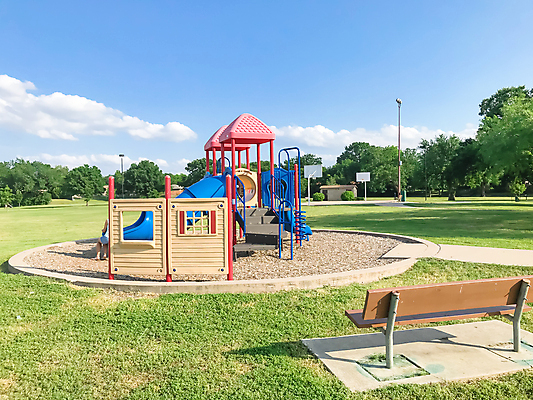 포토 JPG 해외이미지 나무 식물 구름 공원 어린이 스포츠 밭 장난 학교 자연 놀이 하늘 건강 안전 잔디 사람없음 야외 초록색 여름 파란색 청춘 컬러풀 장난감 운동 힘 장비 아기 미끄럼틀 놀이터 플라스틱 그네 오르기 개발 걸음마 뒤뜰 텍사스 해외포토 자연요소 계절 공공시설 교육 컬러 컨셉 농업 모션 재질 사람 미국 놀이기구 생태계 파일형식 이미지허브