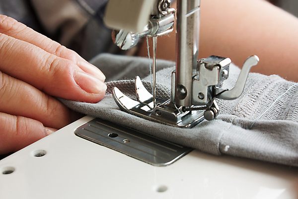 포토 JPG 해외이미지 디자인 드레스 옷 산업 패턴 공장 취미 사람없음 유행 금속 기계 도구 직물 면 업무 바늘 실 수리 바느질 공예 천 질감 만들기 재단 재단사 바늘땀 철강 해외포토 직업 무늬 공업 모션 재질 작업 파일형식 이미지허브