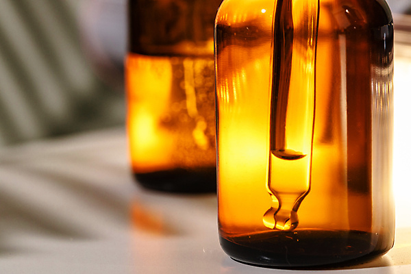 포토 JPG 해외이미지 실내 근접촬영 사람없음 아웃포커스 뷰티 오브젝트 공병 앰플 해외포토 뷰포인트 촬영기법 내부 병_담는 파일형식 이미지허브