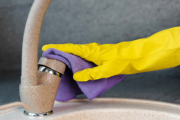 포토 JPG 해외이미지 손 실내 신체부위 청소도구 오브젝트 세면대 고무장갑 걸레 닦기 해외포토 장갑 모션 사람 내부 도구 청소 고무 파일형식 이미지허브