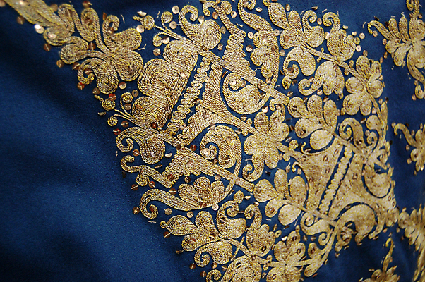 포토 JPG 해외이미지 모델 전통 드레스 옷 여자 산업 여행 중동 이스탄불 동양인 사람없음 초록색 유행 세일 쌓기 상점 시장 황금 클래식 우아함 마네킹 천 수집 무역 자수 모음 장인 칠면조 전국 스타일 벨벳 튀르키예 해외포토 나라 아시아 컬러 컨셉 모션 조류 사람 인종 직물 실크 파일형식 이미지허브