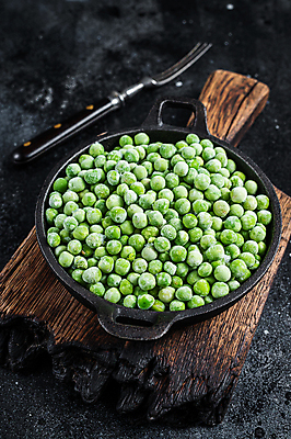 포토 JPG 해외이미지 실내 사람없음 냄비 담기 완두콩 나무도마 해외포토 모션 콩 도마 내부 목재 솥 파일형식 이미지허브