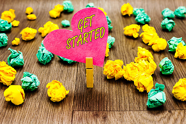 포토 JPG 해외이미지 손글씨 영어 종이 실내 사람없음 하트 나무집게 종이뭉치 나무배경 해외포토 모양 문자 백그라운드 집게 내부 목재 뭉치 파일형식 이미지허브