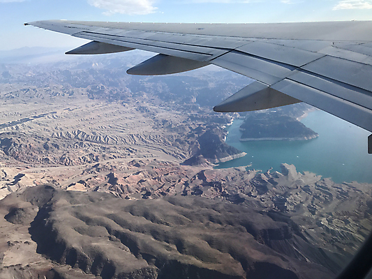포토 JPG 해외이미지 구름 지구 호수 여행 백그라운드 날개 창문 교통시설 자연 하늘 휴가 비행기 안테나 풍경 사람없음 야외 파란색 환경 전원 도시 분위기 항공 질감 산등성이 제트기 스카이라인 대패 수평선 해외포토 자연요소 컬러 교통 컨셉 통신 항공교통 산 대중교통 전기에너지 시설 생태계 파일형식 이미지허브