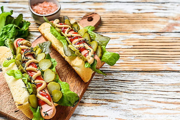 포토 JPG 해외이미지 채소 실내 사람없음 피클 핫도그 나무도마 카피스페이스 나무배경 핑크솔트 해외포토 음식 백그라운드 도마 패스트푸드 내부 목재 공백 소금 절임 파일형식 이미지허브