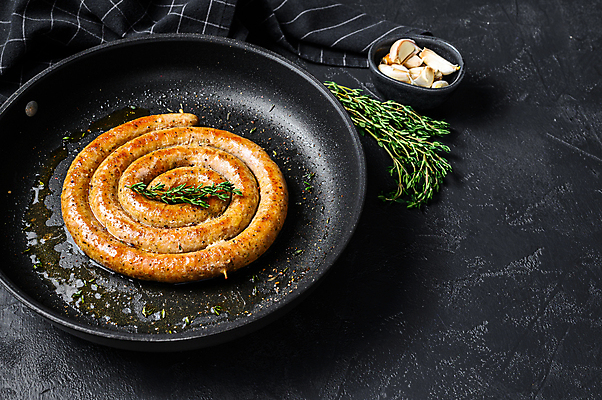 포토 JPG 해외이미지 검은배경 실내 사람없음 프라이팬 소시지 소시지구이 해외포토 백그라운드 주방용품 내부 검은색 가공식품 구이 파일형식 이미지허브