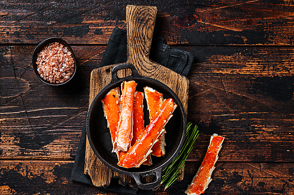 포토 JPG 해외이미지 실내 사람없음 하이앵글 해물요리 게 냄비 천 해산물 소금 게다리 나무도마 나무배경 해외포토 음식 뷰포인트 백그라운드 도마 갑각류 내부 목재 직물 솥 파일형식 이미지허브