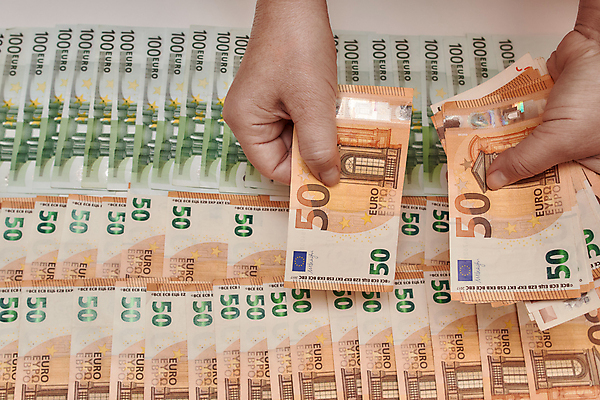 포토 JPG 해외이미지 손 유럽 종이 여행 백그라운드 지폐 돈 비즈니스 벽지 성공 휴가 사람없음 금융 경제 저축 유로 재산 구매 투자 환율 뇌물 예산 해외포토 나라 컨셉 신체부위 쇼핑 파일형식 이미지허브