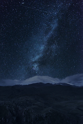 포토 JPG 해외이미지 별 밤하늘 산 사람없음 야외 파란색 분위기 야간 감성 몽환 해외포토 자연요소 컬러 컨셉 하늘 파일형식 이미지허브