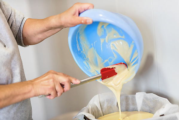 포토 JPG 해외이미지 손 여자 음식 백그라운드 재료 탁자 디저트 요리 사람없음 케이크 주방 계란 식사 빵집 흰색 기구 신선 사발 붓기 맛 혼합 굽기 믹서 크림 준비 반죽 만들기 밀가루 레시피 버터 팬케이크 방법 페스츄리 핸드메이드 맛있는 해외포토 빵 컬러 가구 컨셉 모션 사람 신체부위 상점 알 사기그릇 가루 구이 파일형식 이미지허브