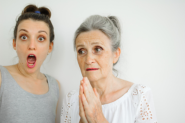 포토 JPG 해외이미지 백인 여자 딸 행복 감정 얼굴 2 가족 포옹 엄마 친절 함께함 사랑 웃음 사람 성인 두명 가로 흰색 흰배경 세대 돌봄 어머니의날 해외포토 서양인 기념일 컬러 백그라운드 컨셉 관계 안기 모션 표정 신체부위 미국문화 파일형식 이미지허브