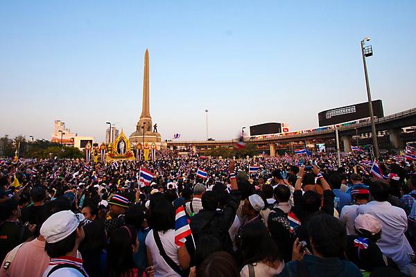 포토 JPG 해외이미지 아시아 도로 응원 태국 사람 동양인 사람없음 힘 외침 분노 깃발 그룹 군중 큼 선거 민주주의 호루라기 수집 육군 반대 천연기념물 패드 개선 부정부패 운동가 정부 집회 필승 해외포토 감정 나라 길 교통시설 군대 인종 소리 우승 크기 파일형식 이미지허브