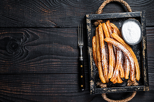 포토 JPG 해외이미지 포크 디저트 실내 사람없음 하이앵글 나무쟁반 슈가파우더 츄러스 카피스페이스 나무배경 해외포토 식기 음식 뷰포인트 백그라운드 쟁반 내부 목재 공백 파일형식 이미지허브