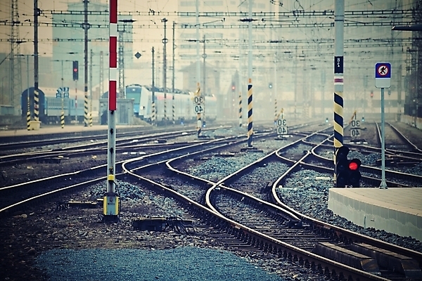 포토 JPG 해외이미지 유럽 산업 도로 여행 백그라운드 패턴 건축양식 교통시설 하늘 아침 지붕 사람 사람없음 건물 빨간색 파란색 빛 일출 금속 일몰 기차 수확 도시 역 교차로 출발 복고 머리위 철사 마차 체코 일반 단상 선로 옛날 터미널 해외포토 주간 건축물 건축 나라 길 육상교통 교통수단 컬러 교통 컨셉 무늬 농업 재질 대중교통 노을 시설 파일형식 이미지허브