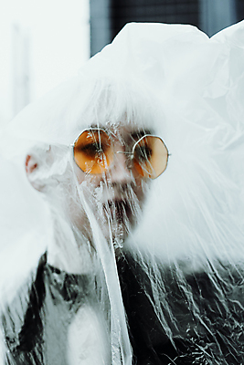 포토 JPG 해외이미지 여자 감정 지구 분홍색 장갑 백그라운드 컨셉 가방 갈색머리 한명 사람 파란색 뷰티 숫자 환경 재활용 행성 덮개 도시 환경오염 오염 쓰레기 플라스틱 피부 유기농 예방 위치 문제 낭비 고립 돌봄 부정적 생태학 인공 지구의날 천진난만 해로움 해외포토 문자 1 헤어스타일 웰빙 잡화 교육 기념일 컬러 모션 재질 신체부위 우주 뚜껑 친환경 파일형식 이미지허브