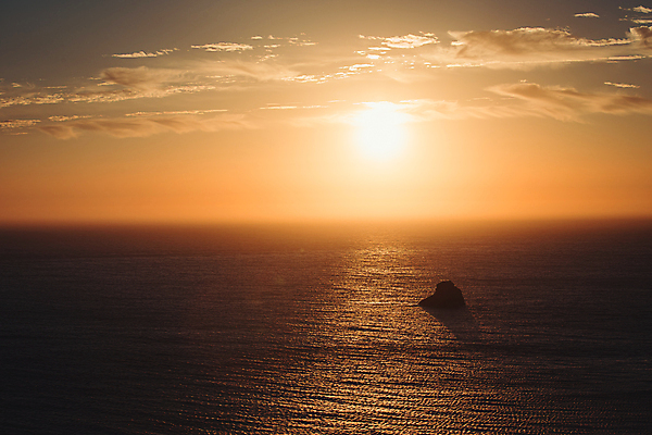 포토 JPG 해외이미지 파도 바다 자연 하늘 사람없음 야외 햇빛 태양 일출 빛망울 웅장함 해외포토 자연요소 빛 노을 생태계 파일형식 이미지허브