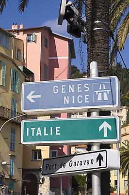 포토 JPG 해외이미지 외관 유럽 바다 여행 건축양식 하늘 휴가 거리 아파트 주택 파노라마 풍경 사람없음 건물 여름 빛 도시풍경 태양 쌓기 맑음 프랑스 바위 시골 도시 재산 도심 지중해 조경 포트 프랑스어 옛날 해외포토 자연요소 문자 건축물 계절 건축 나라 모션 날씨 촬영기법 금융 돌_바위 파일형식 이미지허브