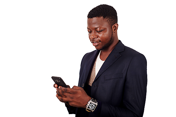 포토 JPG 해외이미지 라이프스타일 비즈니스 텍스트 통신 청소년 한명 서기 미소 사람 성인 스마트폰 핸드폰 기록 잡기 비즈니스맨 메시지 만족 해외포토 1 남자 감정 모션 표정 생활 전자제품 스마트기기 직장인 파일형식 이미지허브