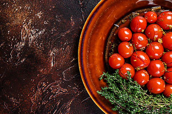 포토 JPG 해외이미지 접시 토마토 방울토마토 실내 사람없음 백리향 나무배경 마리네이드 해외포토 식기 음식 백그라운드 채소 내부 파일형식 이미지허브