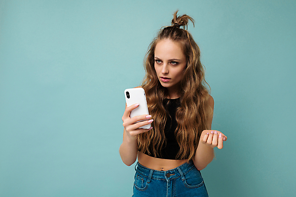 포토 JPG 해외이미지 백인 여자 감정 생각 인터넷 통신 모바일 세포 대화 한명 스마트폰 핸드폰 질문 전화기 흥분 해결 배려 셀룰러 해외포토 서양인 1 말하기 사람 전자제품 스마트기기 파일형식 이미지허브