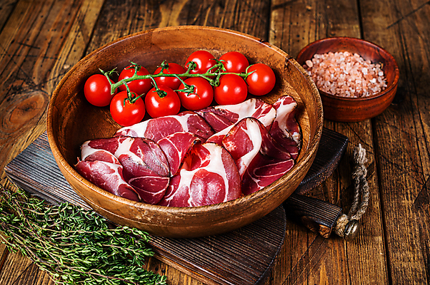 포토 JPG 해외이미지 그릇 방울토마토 실내 사람없음 담기 햄 백리향 나무배경 핑크솔트 해외포토 식기 백그라운드 토마토 모션 육류 내부 소금 파일형식 이미지허브